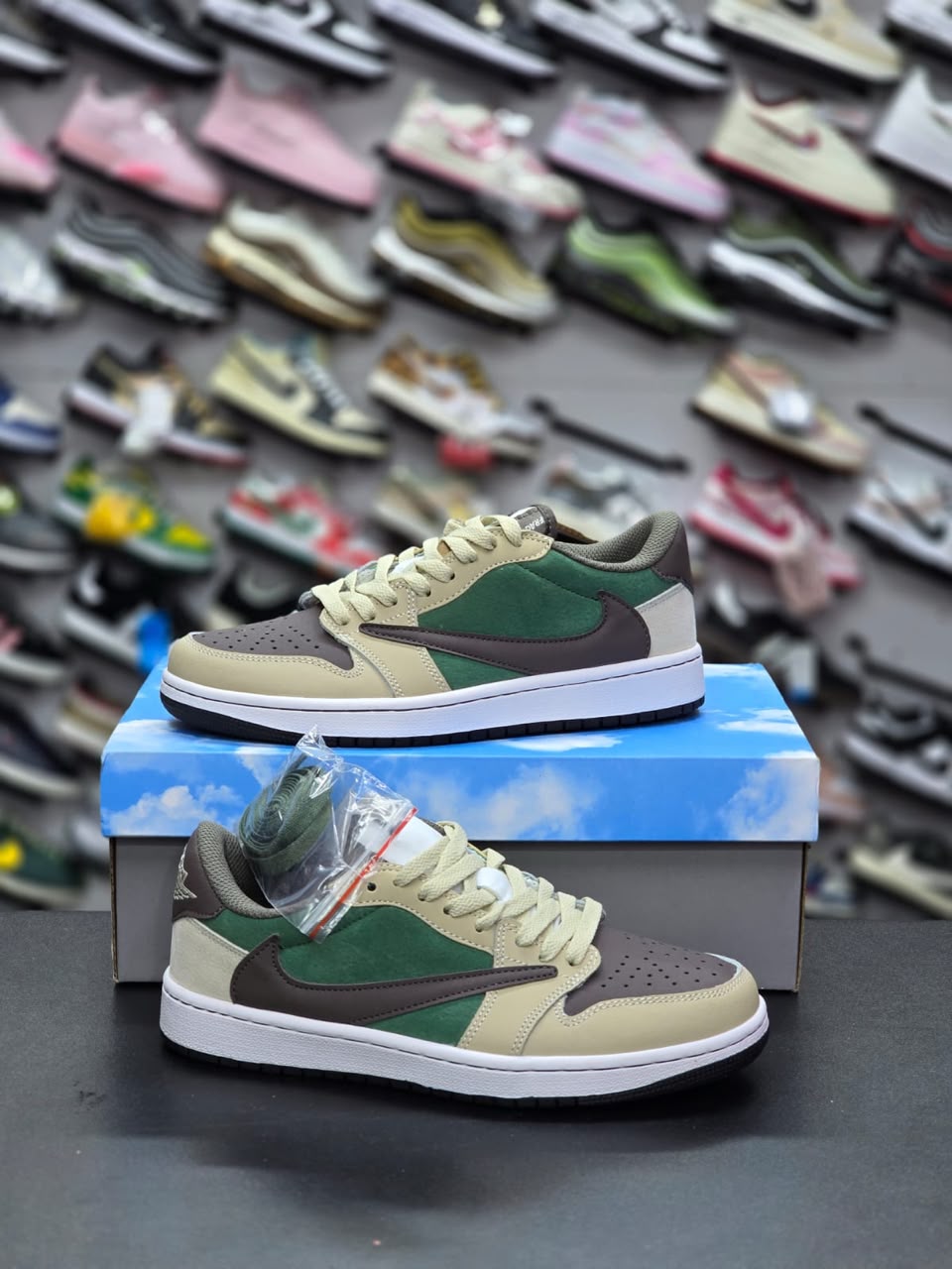 Earth Tone Low-Top Sneaker – Beige/Green/Brown