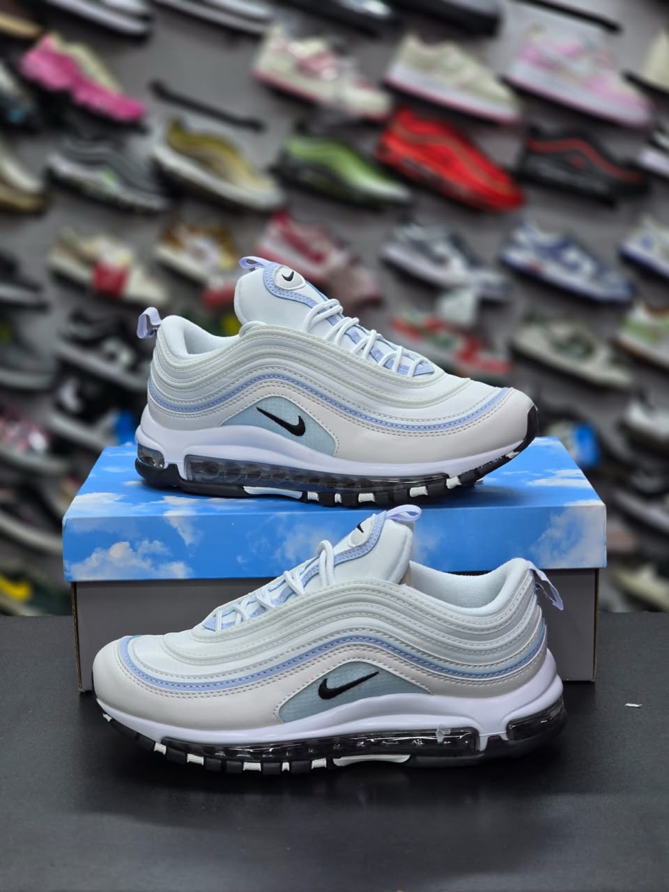Ice Wave Retro Runner – White/Blue/Black