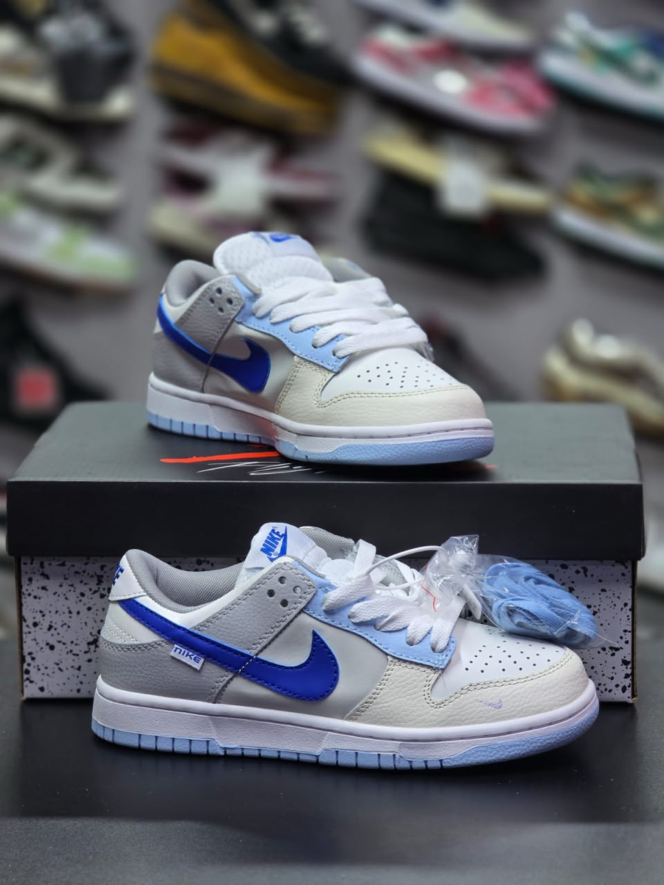 Royal Sweep Low-Top Sneaker – White/Grey/Blue