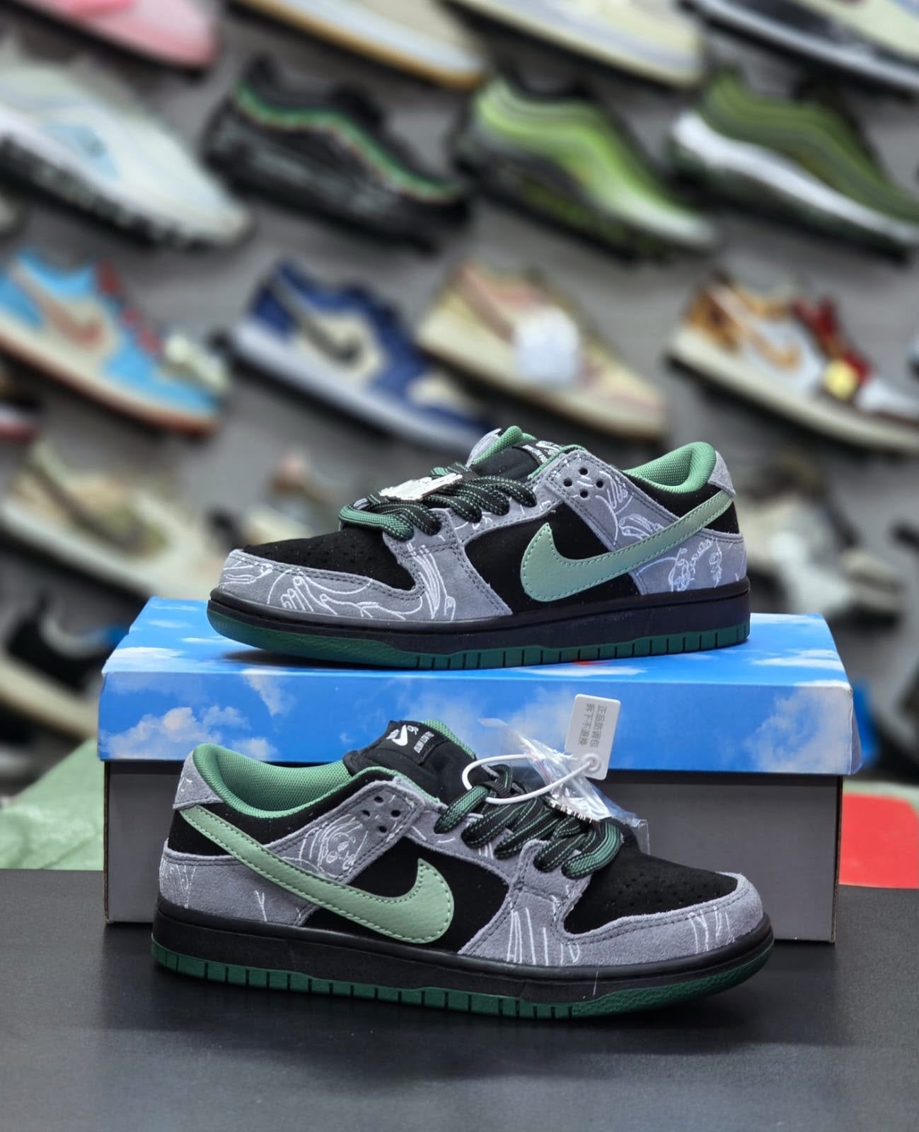 Street Art Low-Top Sneaker – Black/Grey/Sage