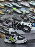 Silver Bolt Retro Runner – Silver/Black